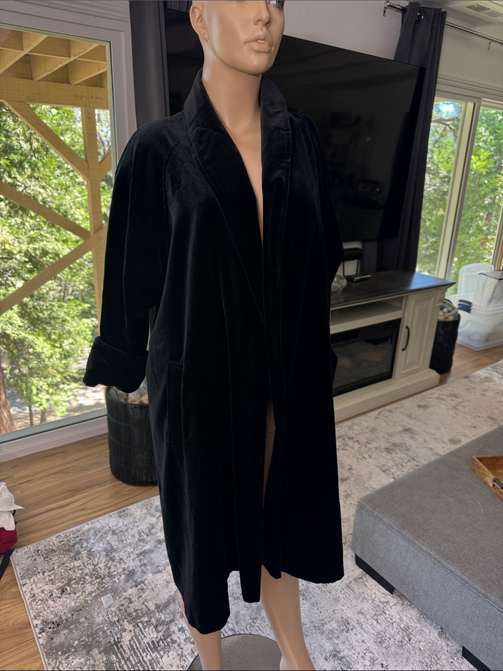 Black Velvet Women's coat- Elegant 

Bag 14